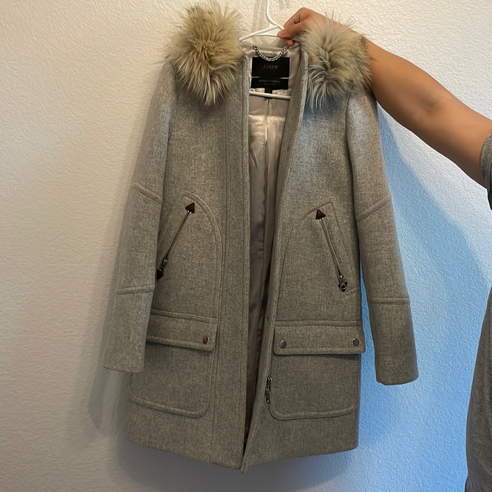 USED WOMENS WOOL COAT WITH HOOD SIZE 00